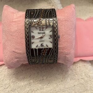 Kenzie Women's Black and Bronze Quartz Watch